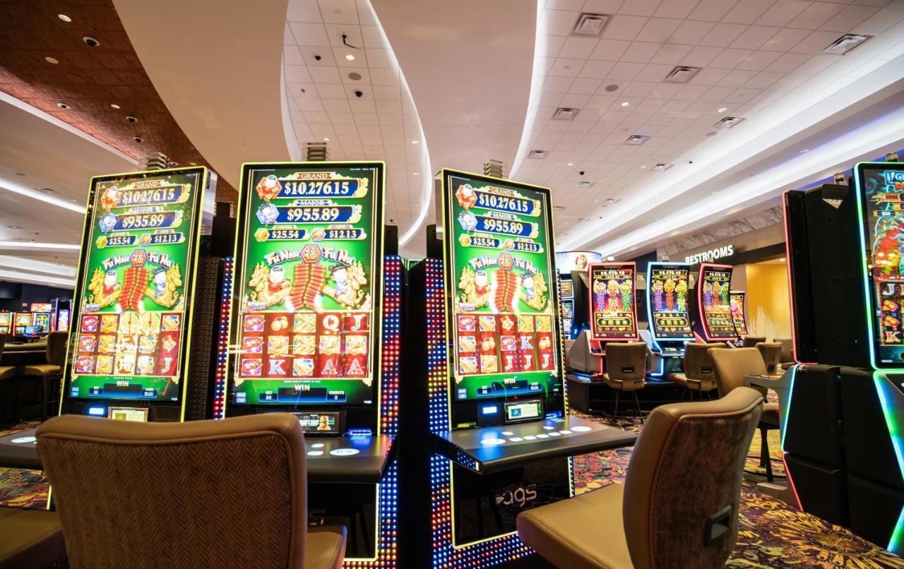 Walker's Bluff Casino * Carbondale