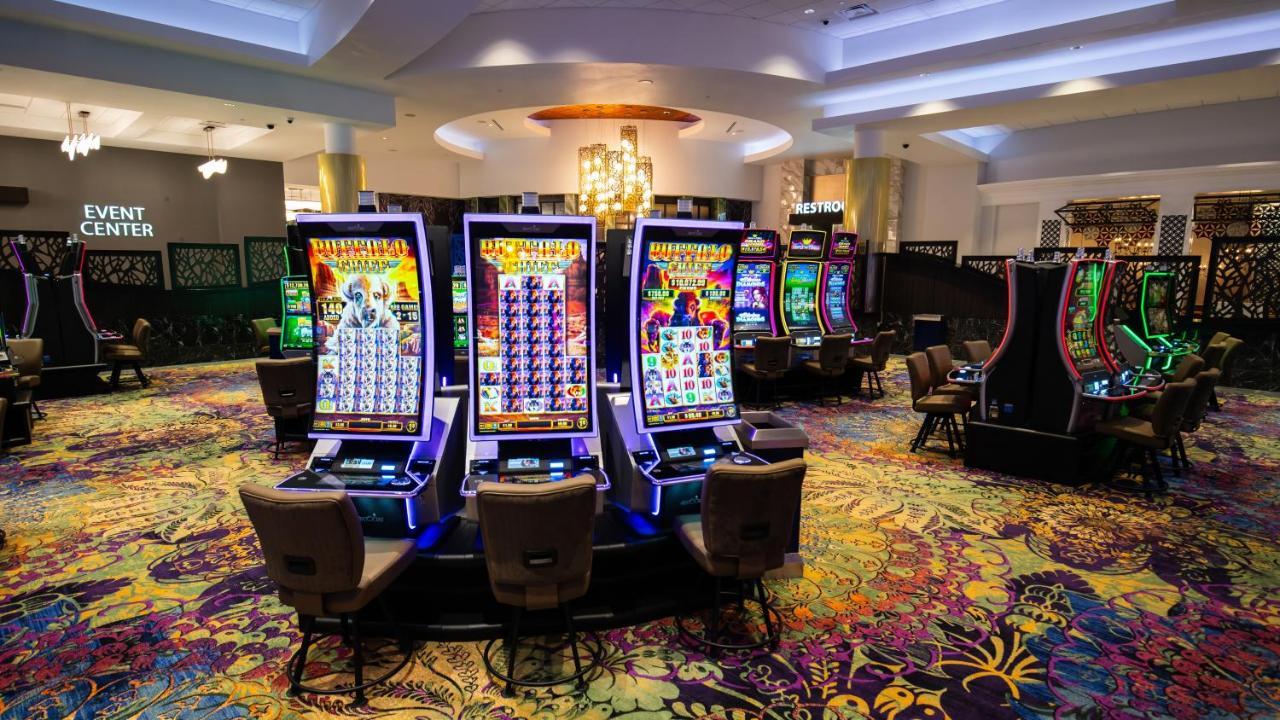 Walker's Bluff Casino * Carbondale